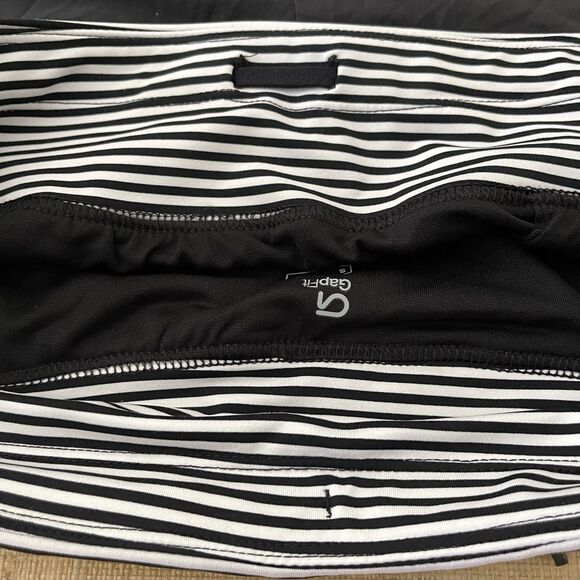 Gap Fit Black Athletic Bike Shorts S Activewear White Stripes Zip Pocket GStep - Picture 6 of 10